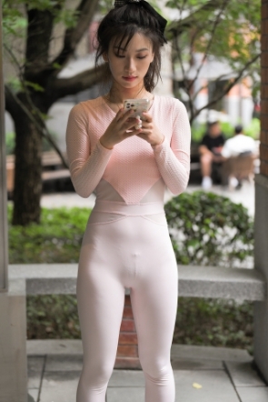 yy652[一只麋鹿专区] 粉色瑜伽裤美女