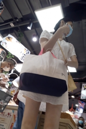 【melonyea系列CD】15.超市大白腿白裙美女穿的黑NK